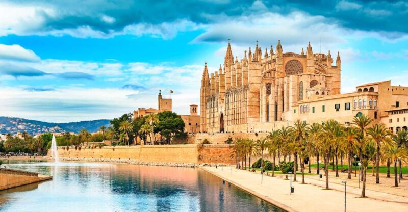 Mallorca Walking & Picnic Tour (Ink. Town, Nature, Beach) - Exploring the Bazaar Market