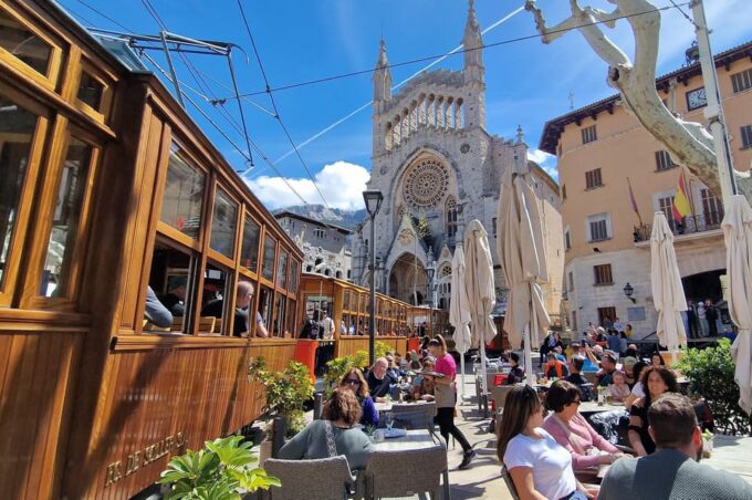 Mallorca: West Coast & Orange Valley Minibus Tour GERMAN GUIDE - Valldemossa Exploration