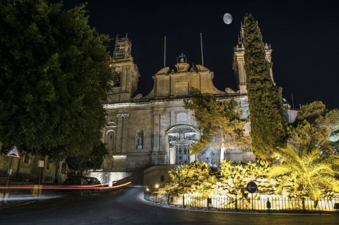 Malta By Night - Valletta, Birgu, Mdina & Mosta - Marveling at Mostas Basilica