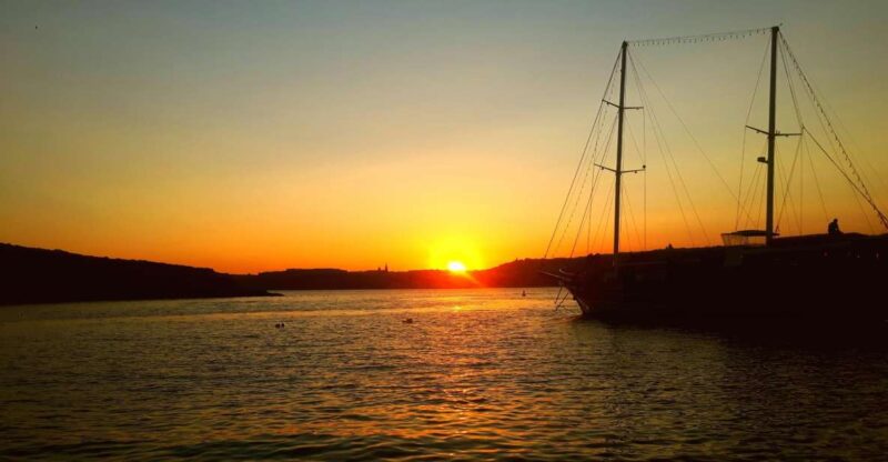 Malta: Private Sunset Boat Trip to Comino and Blue Lagoon - Key Points