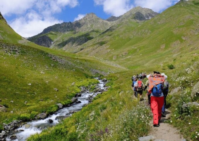 Manali Nature Walk (3 Hours Guided Trekking Experience) - About the Guides