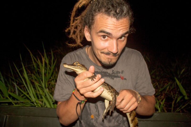 Manaus: Piranha Fishing and Alligator Watch Evening Tour - Naturalist Guides Alligator Capture