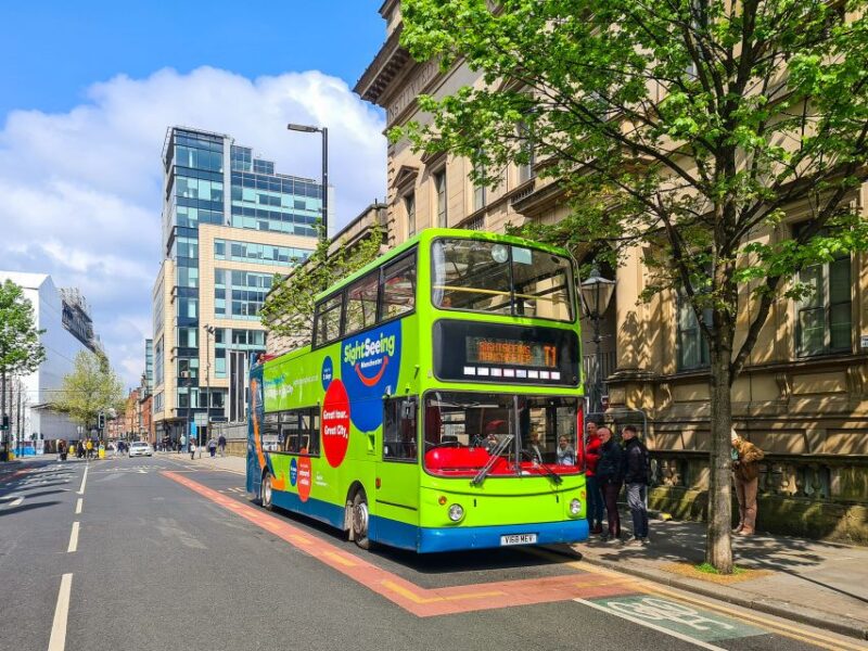 Manchester: City Bus Tour - Visiting the Lowry and IWM North