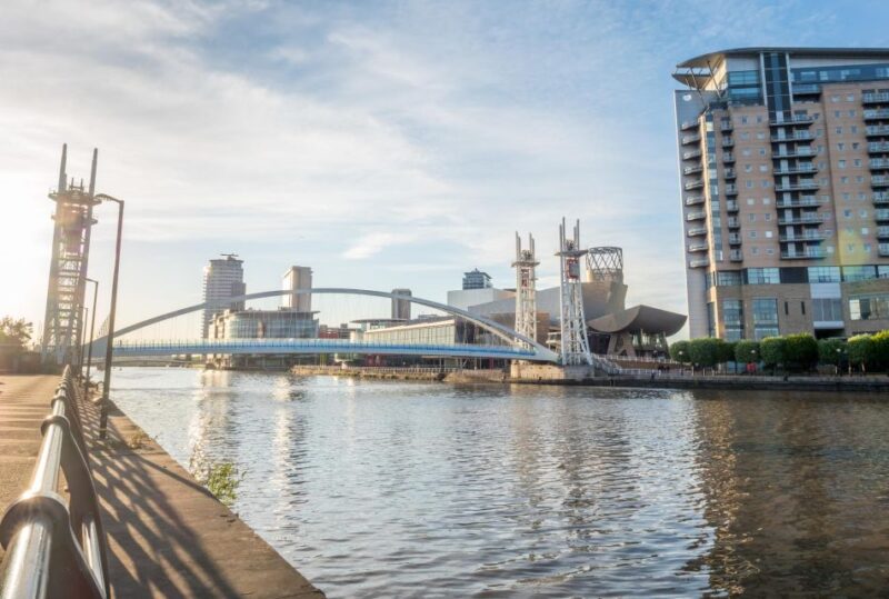 Manchester: Express Walk With a Local in 60 Minutes - Duration and Tour Specifications