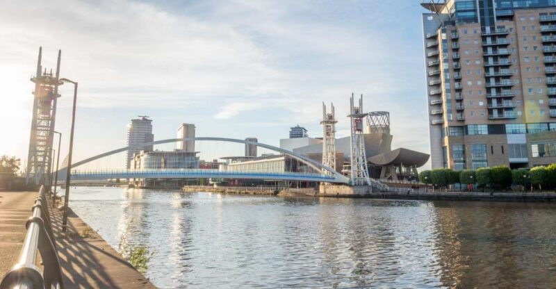 Manchester: Express Walk With a Local in 60 Minutes - Tour Guide and Itinerary
