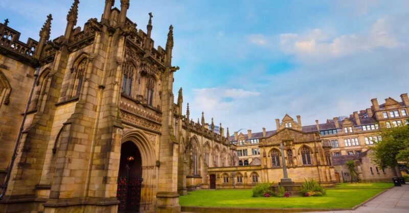 Manchester: Self-Guided Highlights Scavenger Hunt & Tour - Using the Mobile App and Maps