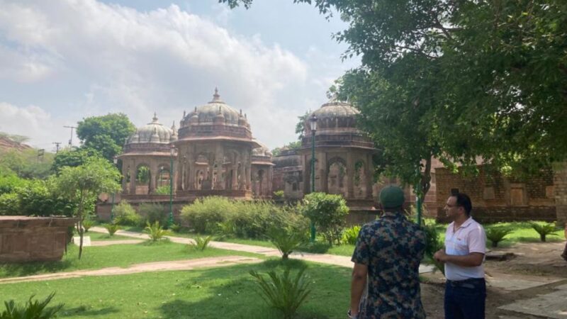 Mandore Garden Guided Tour - Tour Guide Languages