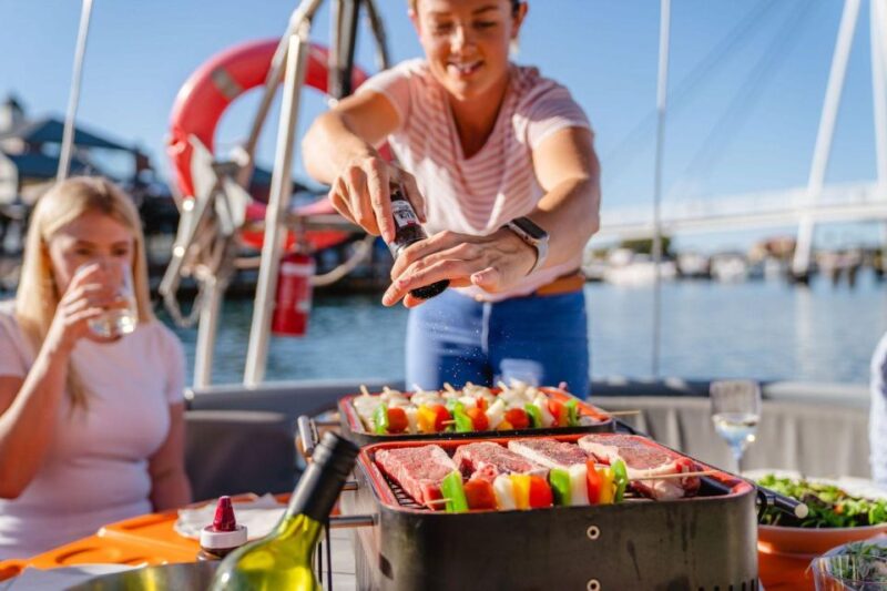 Mandurah: Self-Drive BBQ Boat Hire - Accommodating Capacity and Group Size