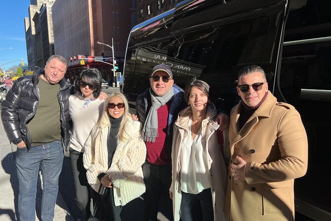Manhattan and Dyker Heights Christmas Lights Tour by Limousine - Pickup and Drop-off Options