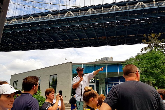 Manhattan to Brooklyn NYC Walking Tour: Brooklyn Bridge and Dumbo in Spanish - Key Points