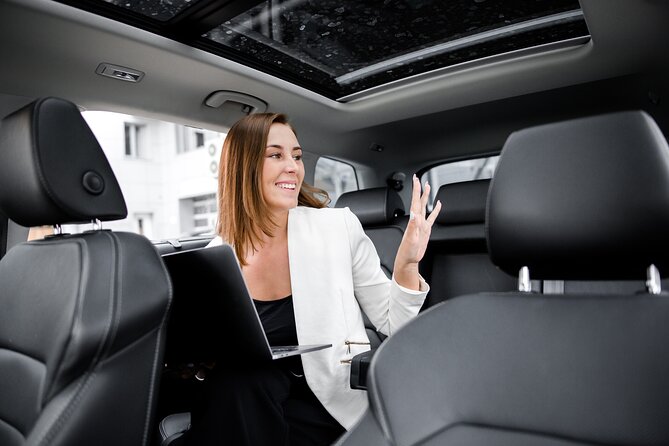 Manhattan to JFK Private Transfer by Luxury SUV - Pickup and Drop-off