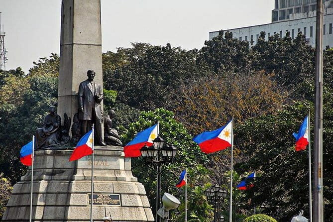 Manila Old & New City Walking Tour With A Guide - Rizal Park: The Heart of Manila