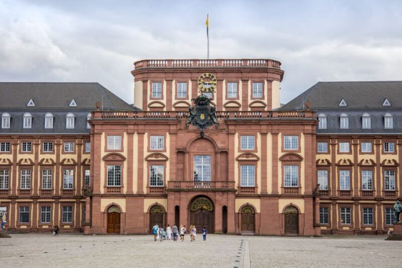 Mannheim, Costume Tour: Tour With Night Watchman - Experience Highlights
