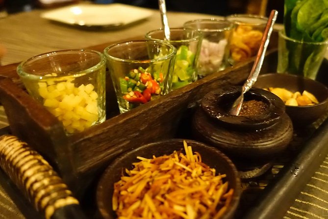 Manohra Luxurious Dinner Cruise in Bangkok - Tour Group Size and Atmosphere