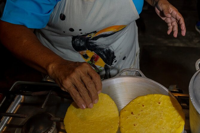 Manuel Antonio Local Cooking Class With Botanical Garden Tour - Explore Botanical Garden