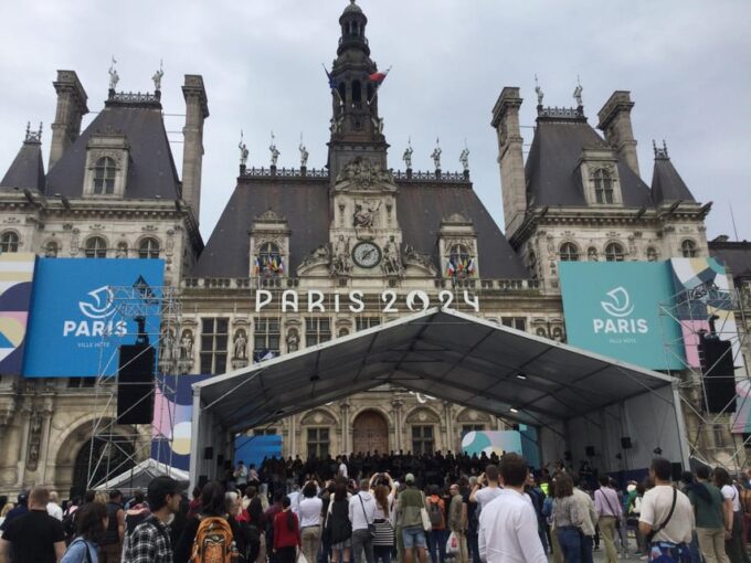 Marais LGBTQ+ Paris Stroll - Reflecting on Tolerance