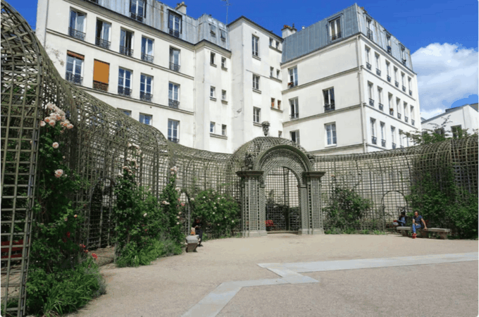 Marais LGBTQ+ Paris Stroll - Group Dynamics and Community