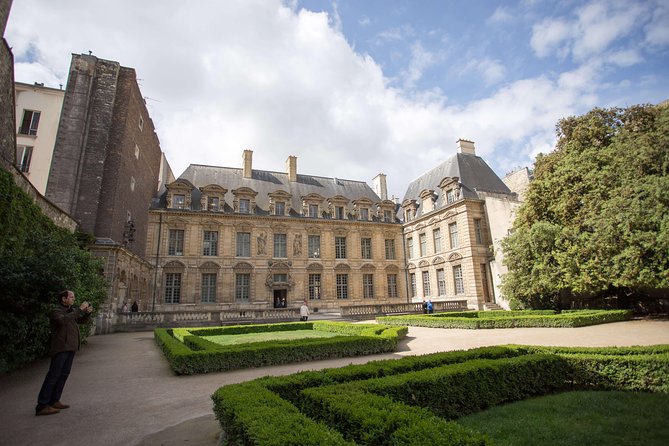 Marais Self-Guided Audio Tour: the Neighborhood That Has It All - Experiencing the Vibrant Art and Culture Scene