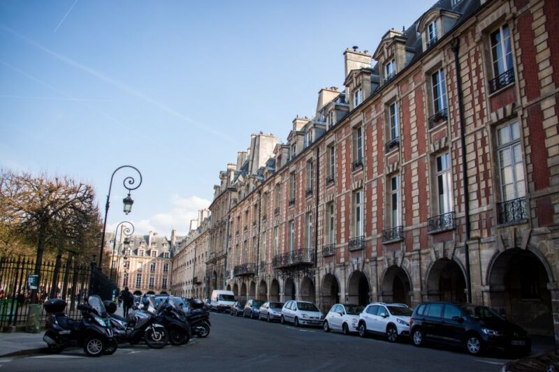 Marais Walking Tour: Lifestyle in Paris - Visiting Landmarks in the Marais