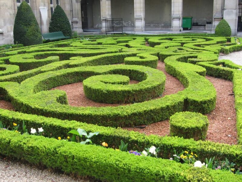 Marais Walking Tour: Lifestyle in Paris - Key Locations in the Marais