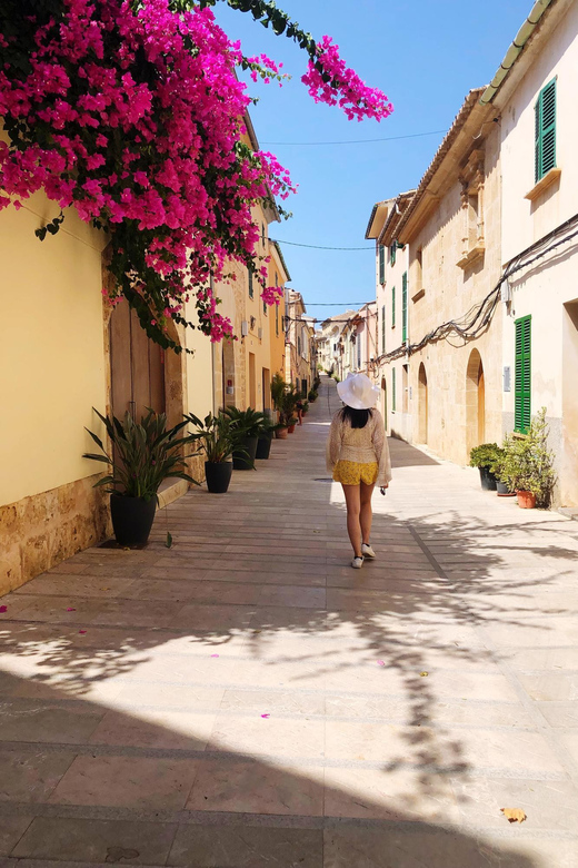 Marbella: Express Walk With a Local in 60 Minutes - Meeting and Duration