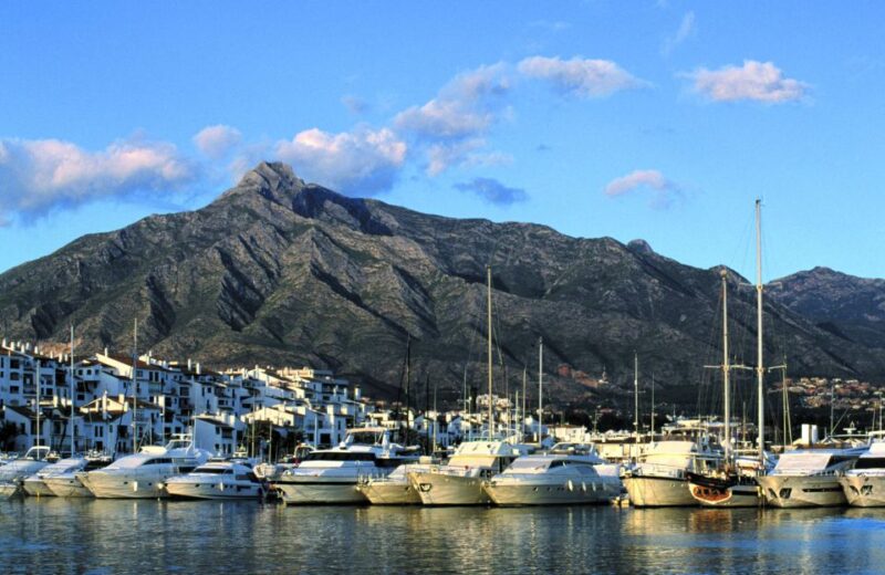 Marbella Old Town Tour & Boat Trip to Puerto Banús - Key Points
