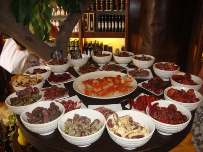 Marbella Old Town Tour & Boat Trip to Puerto Banús - Important Considerations