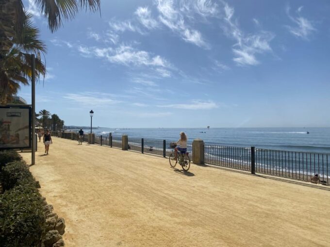 Marbella: Premium E-Bike Tour Marbella - Puerto Banus Incl. Tapas and Drink - Tour Duration and Participants