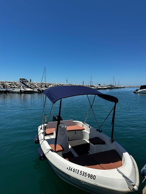 Marbella: Puerto Banús Boat Rental With No License Needed - Boat Features and Capabilities