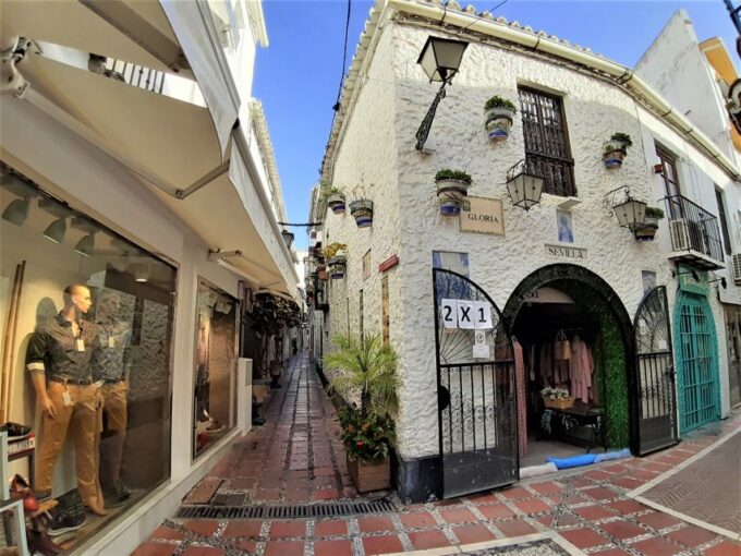 Marbella: Sightseeing Walking Tour - Meeting Point Options
