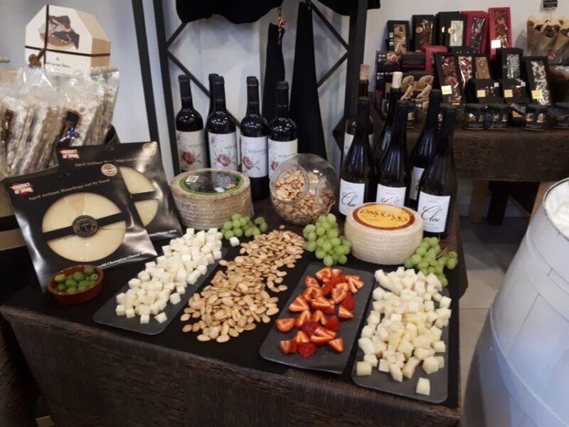 Marbella: Tour of the Old Town With Tapas & Wine - Meeting Point and Accessibility
