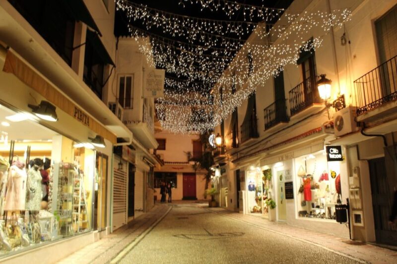 Marbella: Tour of the Old Town With Tapas & Wine - Tapas Tasting at Locations