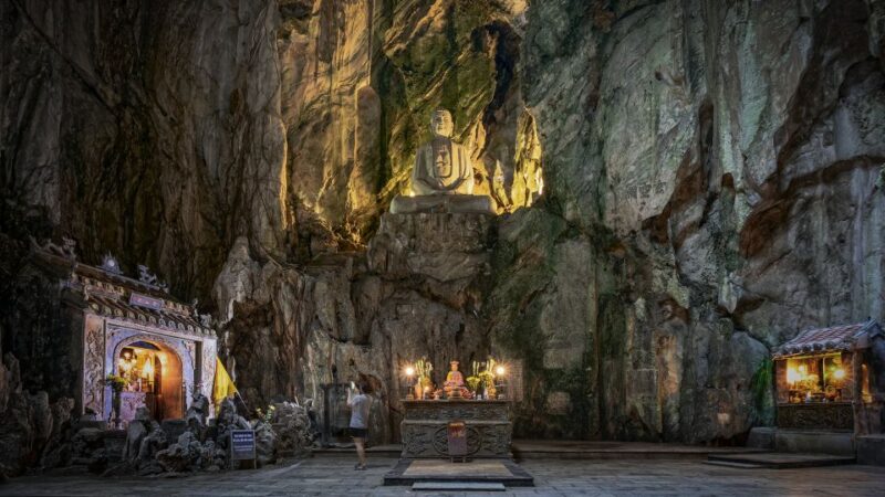 Marble Mountains, Am Phu Cave, Monkey Mountain - Inclusions