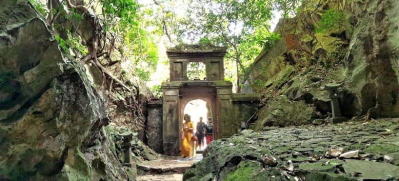 Marble Mountains-Monkey Mountains-Am Phu Cave Morning Tour - Âm Phủ Cave