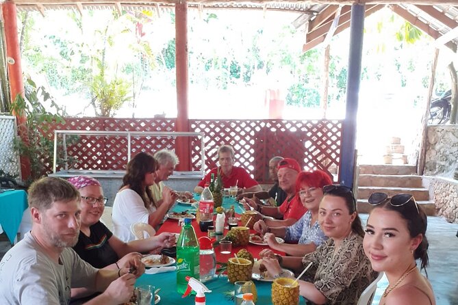 María and Miguel Stop at El Limón Waterfall With Lunch Included From Las Terrenas - Included Amenities and Inclusions