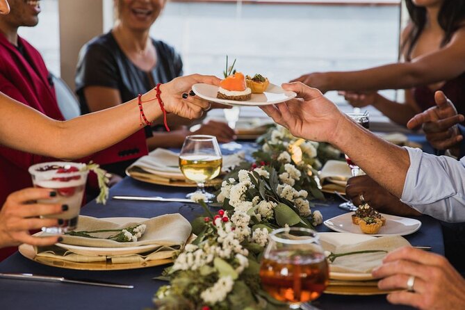 Marina Del Rey Christmas Eve Buffet Brunch Cruise - Key Points