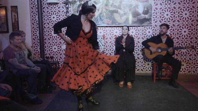 Mariscal Flamenco Show With Drink in Santa Cruz - Dress Code and Etiquette