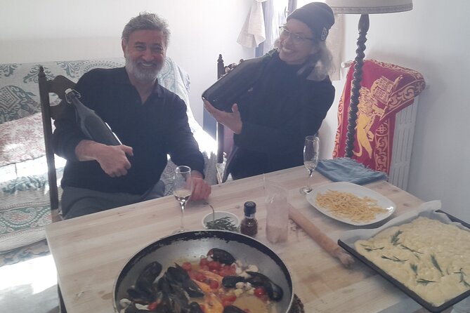 Market Tour and Cooking Class With a Venetian Sailor - Exploring the Local Market