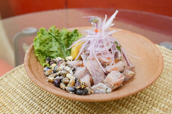 Market Tour and Gourmet Peruvian Cooking Lesson With a Professional in Urubamba - Exploring the Local Market
