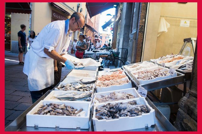 Market Tour & Dining at a Locals Home in Venice - Engaging With Vendors