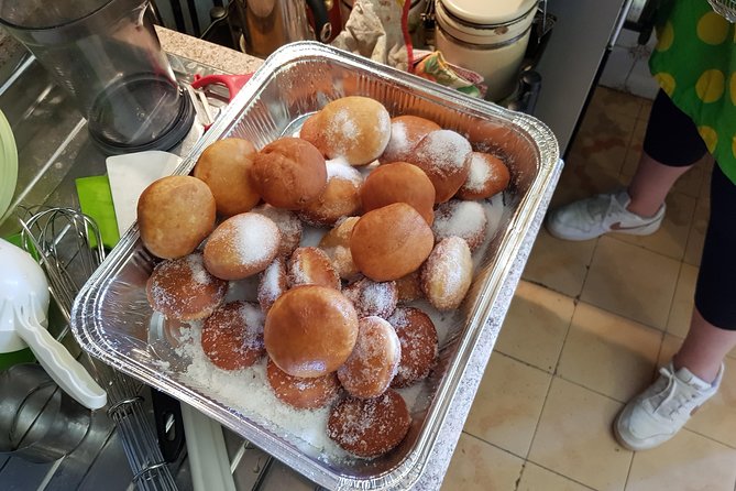 Market Tour & Traditional Tuscan Cooking Class in a Garden - Exploring the Local Market