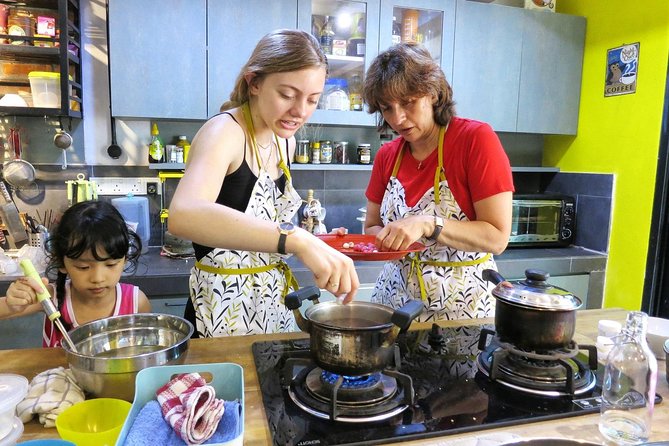 Market Visit & Private Hands-on Cooking Class at Daun Senja - Accessibility and Meeting Point