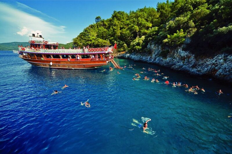 Marmaris: Boat Trip With Unlimited Drinks and BBQ Lunch - Crew and Assistance
