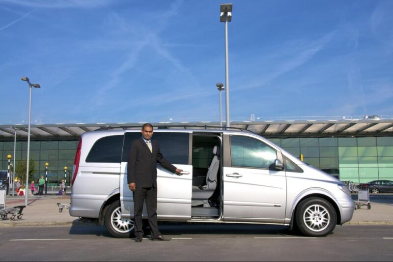 Marrakech: Marrakech Menara Airport Private 1-Way Transfer - Vehicle and Comfort