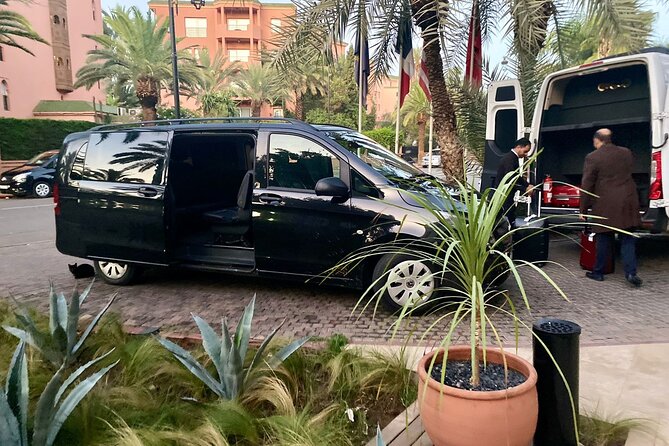 Marrakech Private Arrival Airport Transfer to Your City Center Hotel/Riad - Vehicle and Amenities