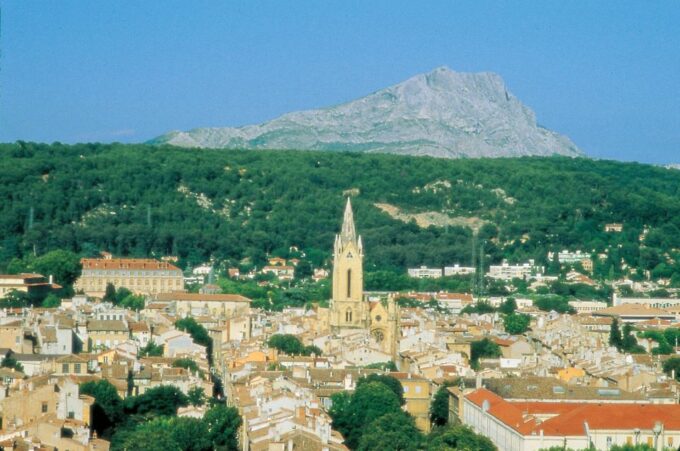 Marseille, Aix-en-Provence & Cassis 8-Hour Tour - Tour Logistics and Accessibility