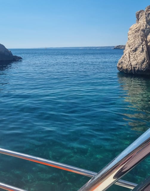 Marseille: Boat Tour to the Calanques of the Blue Coast - Experiencing the Calanque De Lerevine and Niolon