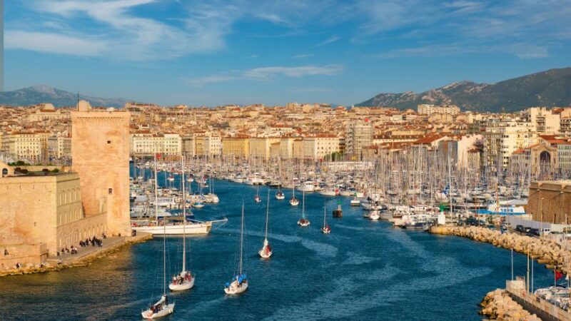 Marseille : City Exploration Smartphone Game - Architectural Gems of the City