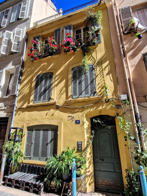 Marseille: Discover the Old Town With a Marseillais - Discovering Hidden Alleys and Landmarks