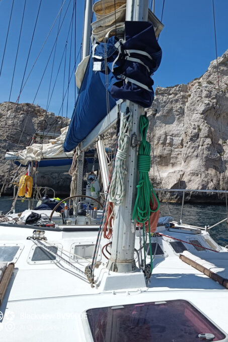 Marseille: Frioul Calanques Sailing Day Trip With Swimming - Accessibility and Inclusions